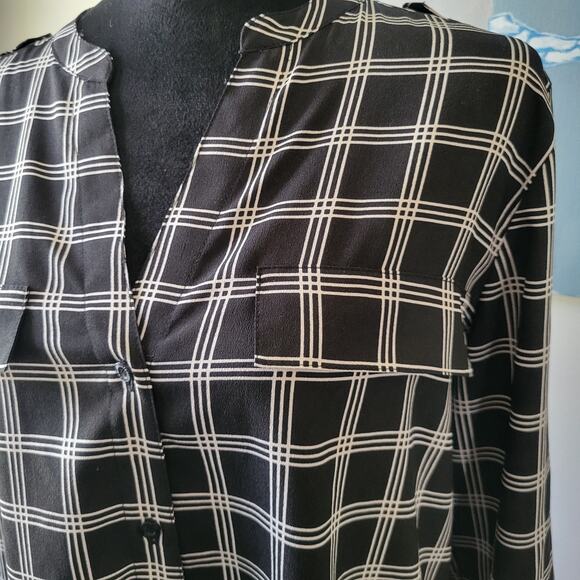 Women’s Calvin Klein Black And White Button Up Blouse Size Medium - Picture 2 of 9